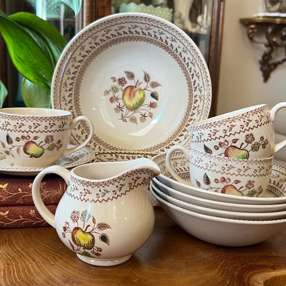 VTG 10 Piece Johnson Bros Fruit Sampler Serving Bowl Set, Creamer, Cups + Saucer